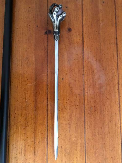 WALKING STICK WITH HIDDEN BLADE