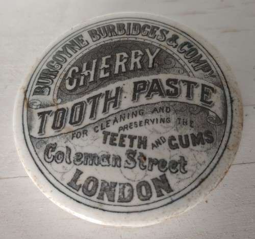 Tooth paste lid