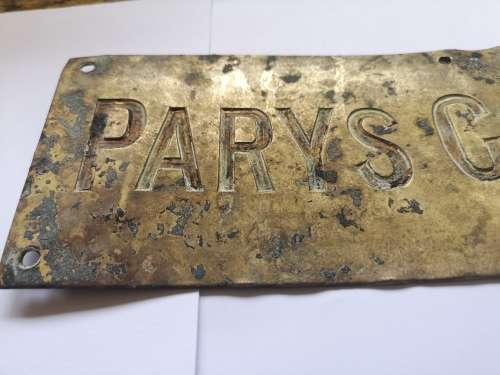 PARYS sign