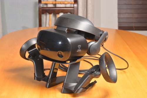 Samsung HMD Odyssey+ Windows Mixed Reality Headset with 2 Wireless Controllers 3.5` Black (XE800ZBA-