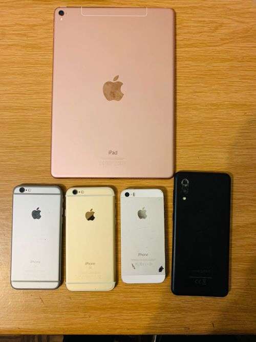 Bundle of damaged phones up for Grabs in one Bid! Can be repairred or used for  parts!