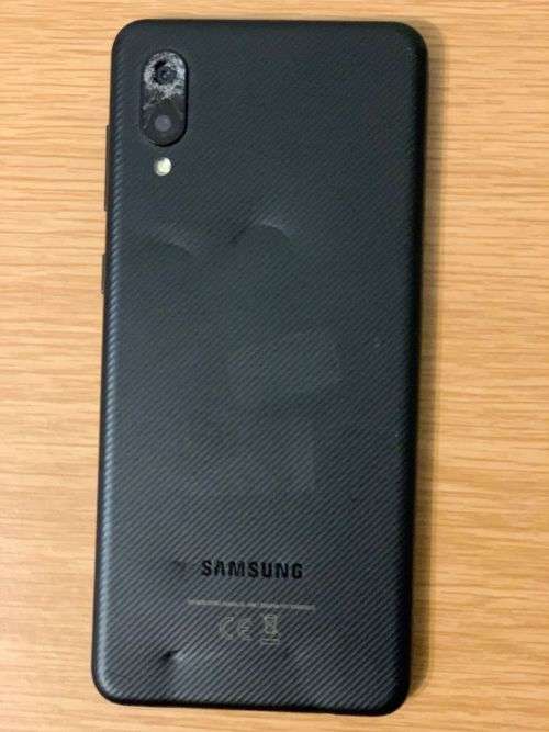 Bundle of damaged phones up for Grabs in one Bid! Can be repairred or used for  parts!