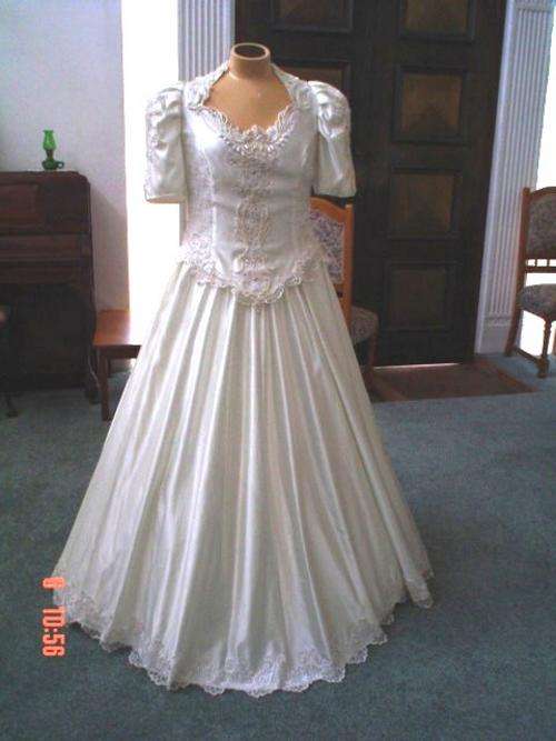 WEDDING DRESS CREAM SIZE 38 - 40