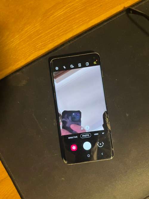 Samsung Galaxy S10 - Cracked