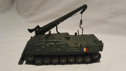 DINKY DIE CAST LEOPARD RECOVERY TANK.MADE IN ENGLAND