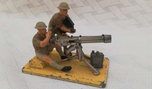 BRITAINS--VICKERS MACHINE GUN CREW.