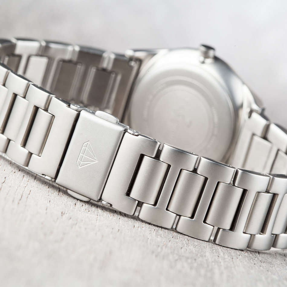 **R1 Auction** YVES CAMANI Louanne Ladies Watch Stainless Steel Date Display watch