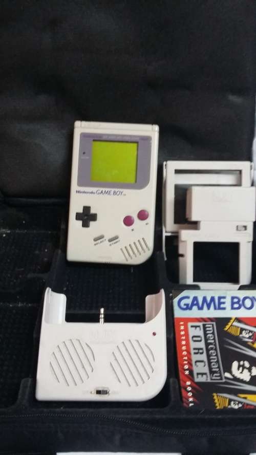 VINTAGE NINTENDO GAMEBOY CONSOLE