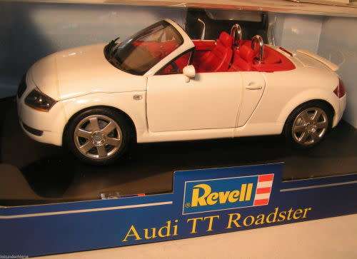 Audi TT Roadster with rem.softtop 1999 1/18 Revell NEW+boxed   #8460 instant wheels