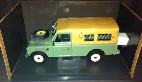 Land Rover Defender III 109 Pick-up 1980 1/18 Revell NEW+boxed   #8860 instant wheels