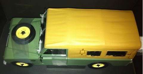 Land Rover Defender III 109 Pick-up 1980 1/18 Revell NEW+boxed   #8860 instant wheels