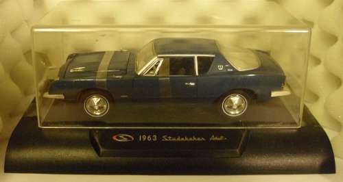 Studebaker Avanti 1963 blue 1/32 Signature NEW+showcased on base FREE delivery #3213 instant wheels