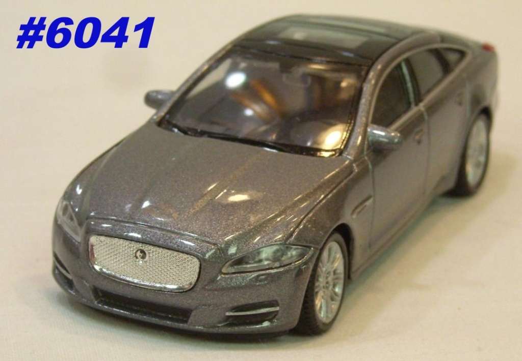 Jaguar XJ 2010 silver 1/43 Welly NEW+boxed #6041 instant wheels