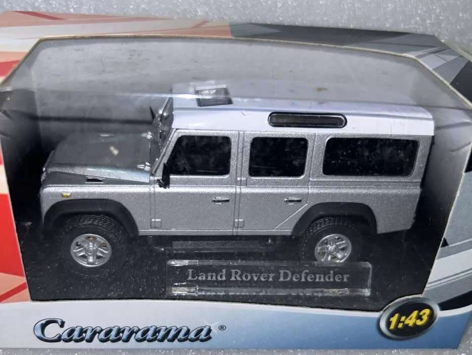 Land Rover Defender 110 TD County 2007 Zermatt-silver 1/43 Cararama #6073 instant wheels