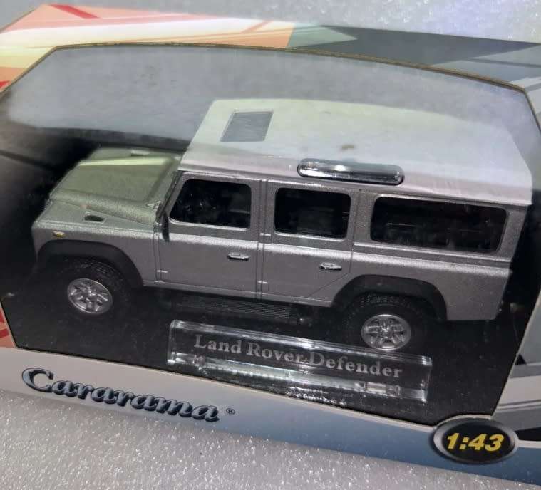 Land Rover Defender 110 TD County 2007 Zermatt-silver 1/43 Cararama #6073 instant wheels