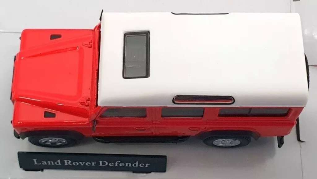 Land Rover Defender 110 TD County 2007 red 1/43 Cararama NEW+boxed #6079 instant wheels