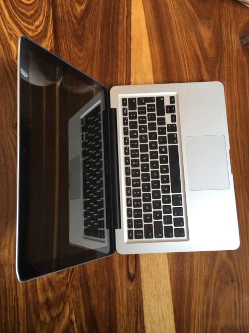 $$$$$$Bargai$$$$$ MACBOOK PRO 13, CORE i5, 8GB, 1tb hdd build year 2015 md101