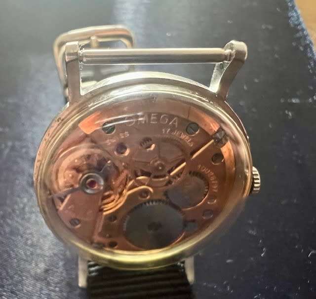 Vintage Omega 17 Jewels mens wristwatch for PARTS/repair.