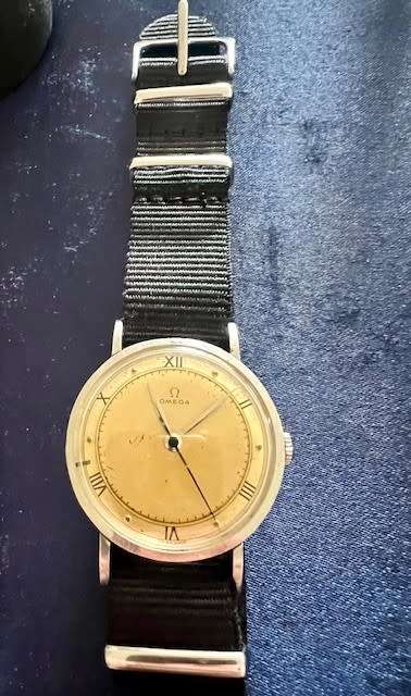 Vintage Omega 17 Jewels mens wristwatch for PARTS/repair.