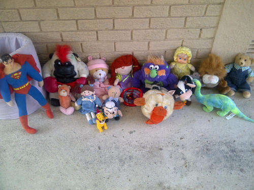 18 Dolls and Bears Toys - all for one bid! Incl a Superman and popeye doll!
