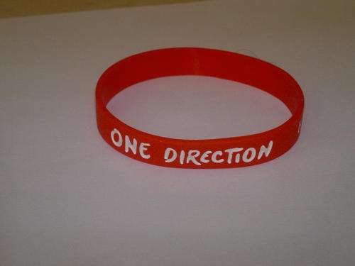 *** BRAND NEW 1 D 1 ONE DIRECTION NARROW WRISTBAND/ BRACELET ***