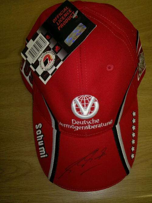 ***GENUINE HAND SIGNED FORMULA 1 MICHAEL SCHUMACHER COMEBACK CAP***