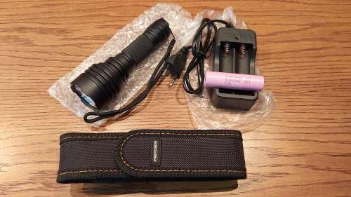 High power flashlight 1600 lumens with accessories