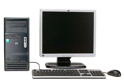 LATE ENTRY !!! Desktop with LCD R1 NO RESERVE