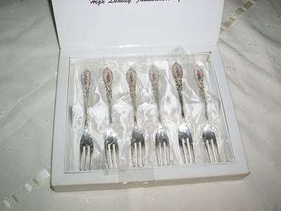 !!!!!!!!!BEAUTIFUL  SET OF 6 CAKE FORKS ( STAINLESS STEEL ) !!!!!!!!!!!!