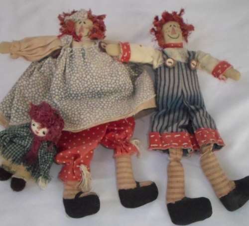 VINTAGE RAGGEDY ANN RAG DOLLS AND AN ORIGINAL PEG DOLL