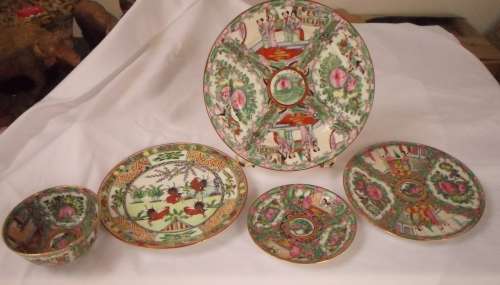 BEAUTIFUL  COLLECTABLE  ORIENTAL STAMPED SET OF PORCELAIN ITEMS