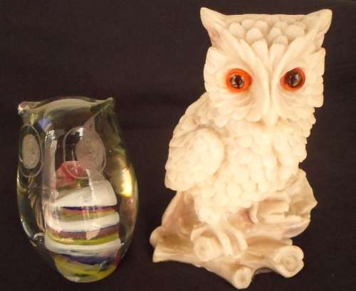 2 X BEAUTIFUL OWLS 1 =PAPERWEIGHT MULTICOLOR  SWIRL 8 CM H 1 =RESIN WITH FELT UNDER 12 CM H