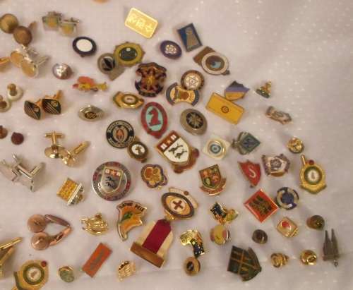 WOW   WOW !!!! LOT OF ASSORTED CUFF LINKS +TIE PINS +PIN BADGES+STICK PINS AND MORE
