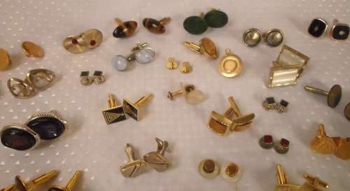WOW   WOW !!!! LOT OF ASSORTED CUFF LINKS +TIE PINS +PIN BADGES+STICK PINS AND MORE