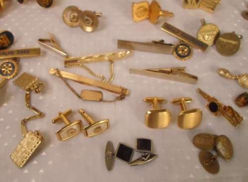 WOW   WOW !!!! LOT OF ASSORTED CUFF LINKS +TIE PINS +PIN BADGES+STICK PINS AND MORE