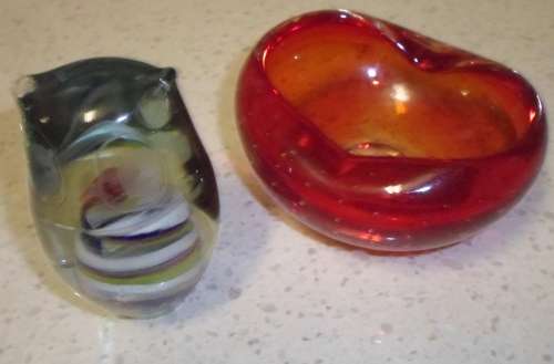 WOW  !!!! BEAUTIFUL GLASS PAPER WATE OWL +RED MURANO ASHTRAY