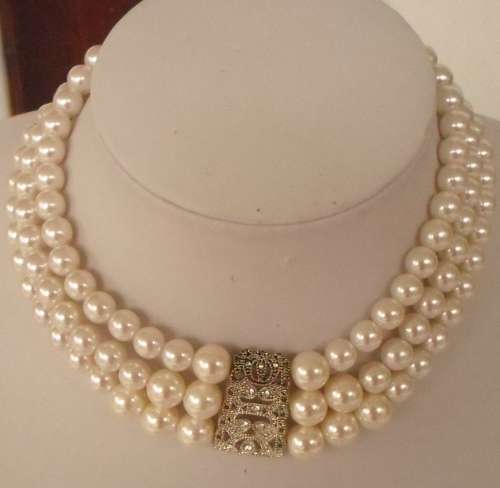 WOW !!!  BEAUTIFUL    COSTUME JEWELRY   NECKLACES