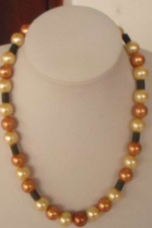 WOW !!!  BEAUTIFUL    COSTUME JEWELRY   NECKLACES