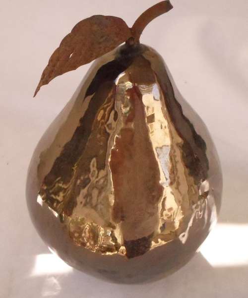 1  X BEAUTIFUL PEAR ORNAMENT FOR DECOR OR THE KITCHEN