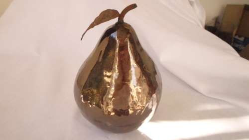 1  X BEAUTIFUL PEAR ORNAMENT FOR DECOR OR THE KITCHEN