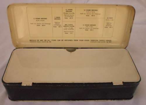 WOW WOW !!!!!!!BEAUTIFUL VINTAGE  ELASTOPLAST DOCTORS 1960s TIN