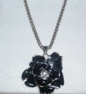 EXQUISITE NECKLACE (NO WORDS TO DESCRIBE)STYLISH!!!!!!!!!!!!!