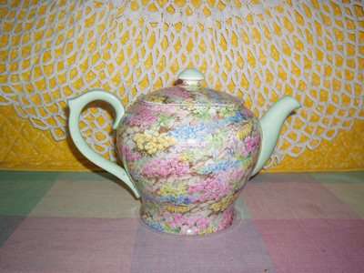 *HARD TO FIND  OLD SHELLY (ROCK GARDEN) TEA POT ***