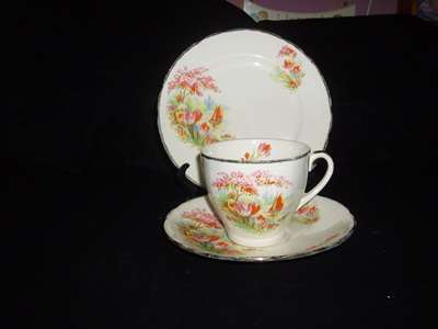 ********* ALFRED MEAKIN TEA TRIO ( ROYAL MARIGOLD )