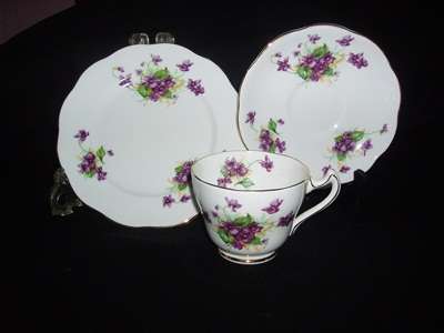 *****ROYAL CROWN POTTERY    ( FRENTHAM ) FINE BONE CHINA