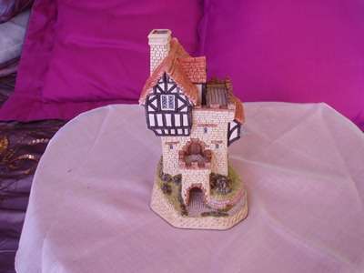 @@@   JUNE BRITISH TRADITIONS (KNIGHT"S CASTLE"(BY DAVID WINTER)@@@