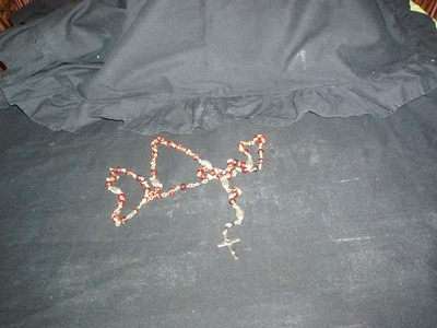BEAUTIFUL ROSARY ? OR PRAYER BEADS (GLASS BEADS )