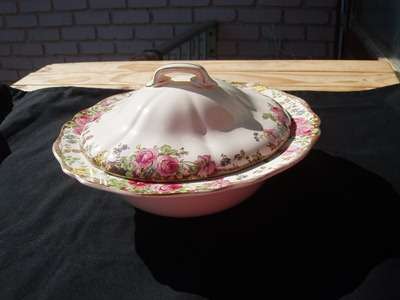 !!!!ROYAL DOULTON-CASSEROLE DISH WITH LID-(ENGLISH ROSE )