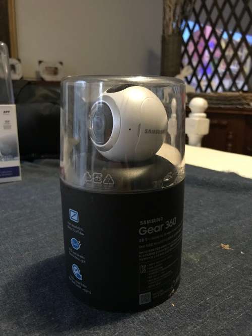 Samsung gear 360 camera