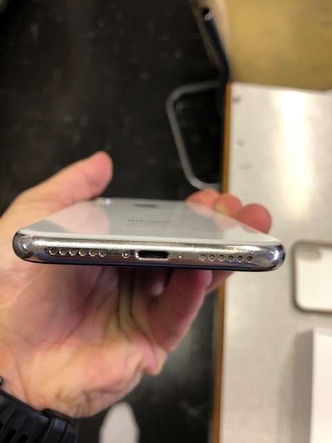 iPHONE X 256GB SILVER - COMPLETE BOX - UNUSED ACCESSORIES - 9/10 IN CONDITION